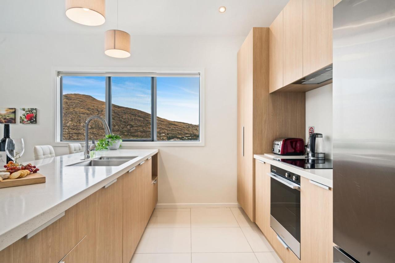 Lakeview Retreat - Queenstown Holiday Home Dış mekan fotoğraf