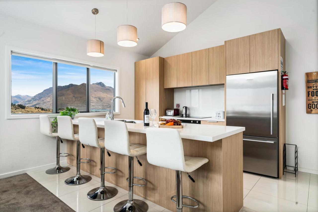 Lakeview Retreat - Queenstown Holiday Home Dış mekan fotoğraf